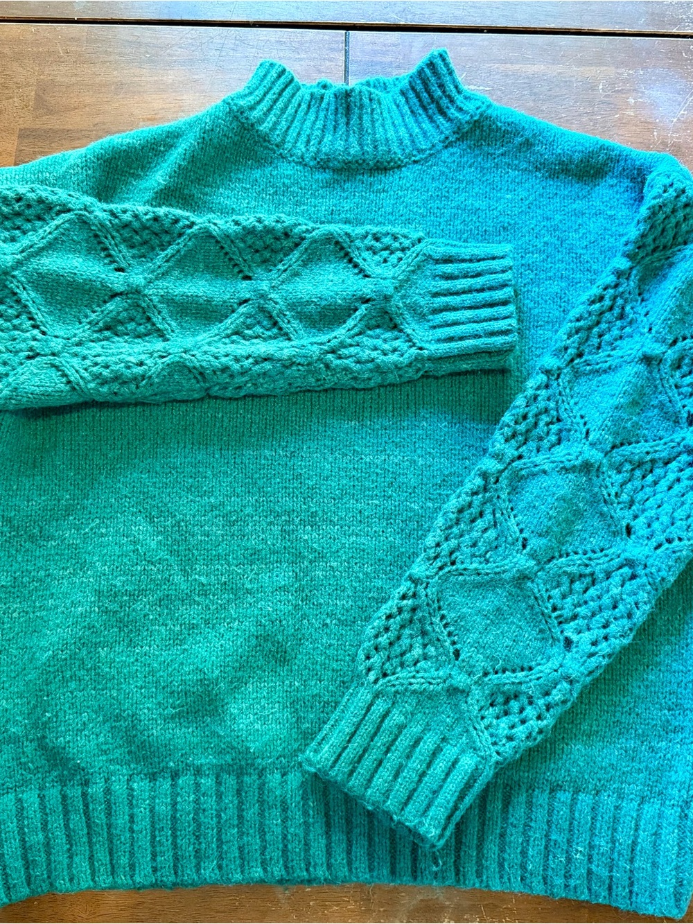 Women’s emerald green Cable-Sleeve Turtleneck Sweater
